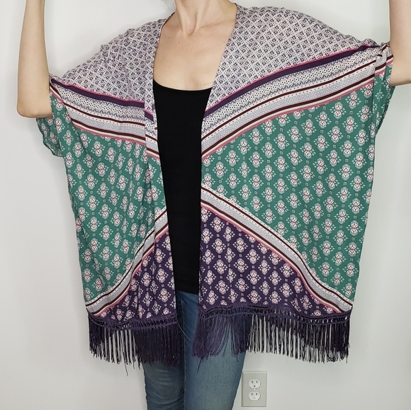 Victoria's Secret fringed kimono multi pattern - Picture 3 of 9